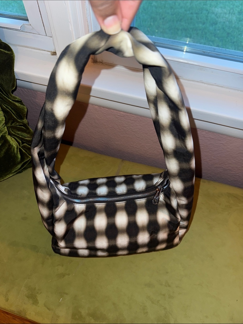 BAGGU Small Nylon Meringue Bag - Blurred Gingham - Picture 2 of 8